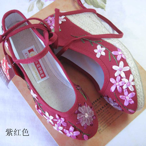 繡花坡跟鞋（紫紅色）